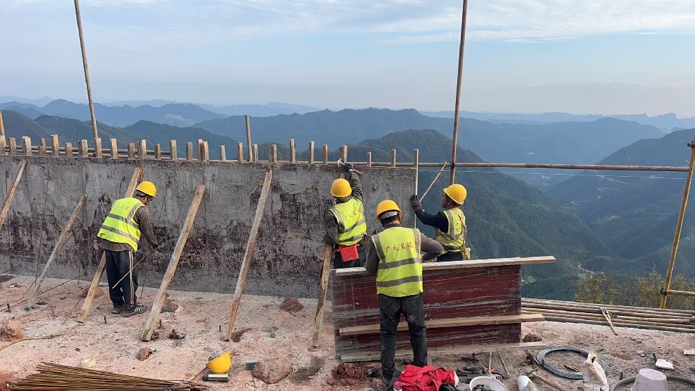 筑路修橋后，群山闊然時(shí) ——?jiǎng)﹂w縣下寺至利州區(qū)月壩公路項(xiàng)目（三個(gè)石至硝洞埡段）高質(zhì)量建設(shè)側(cè)記